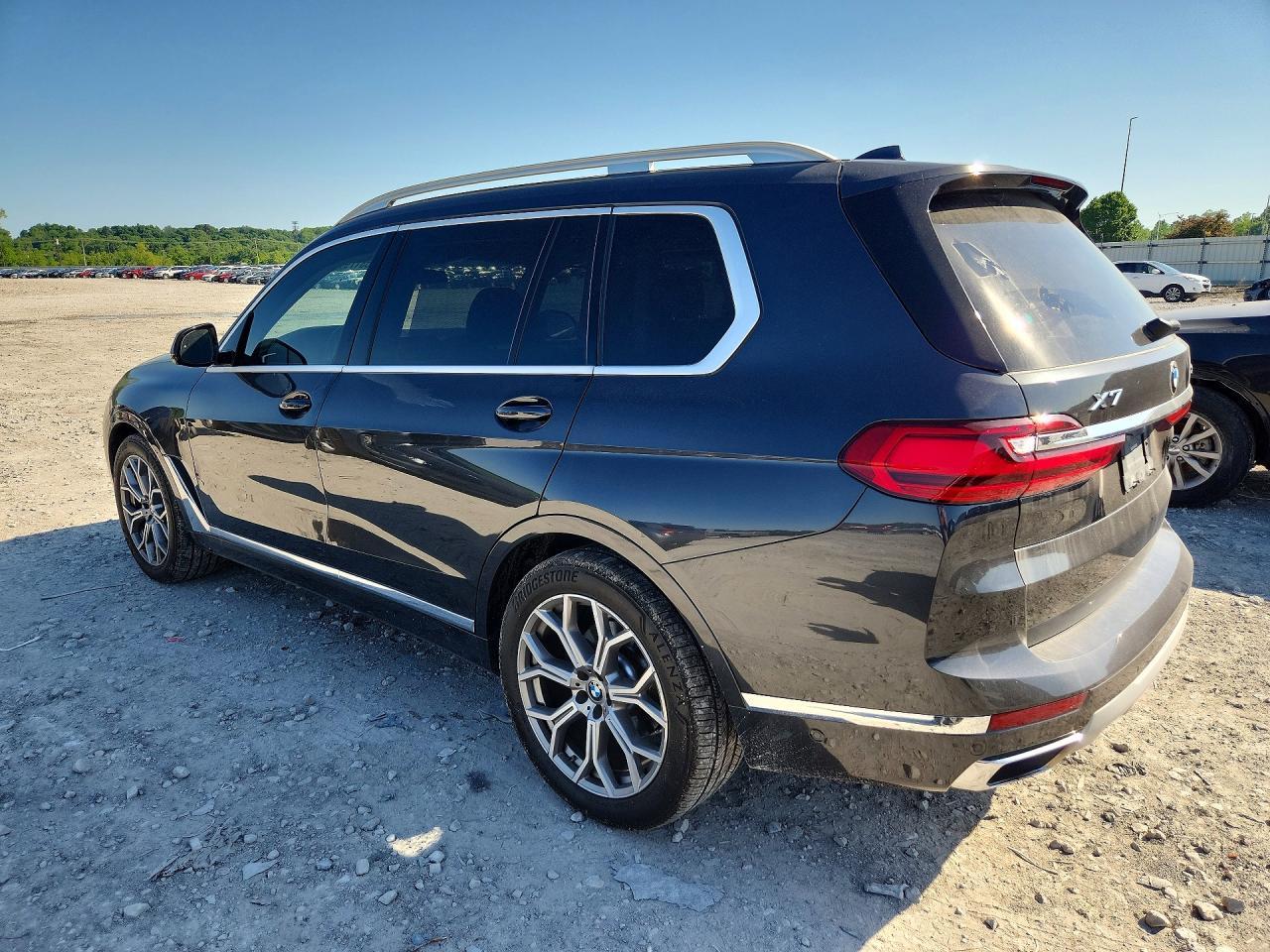 2021 BMW X7 xDrive40I - zdjęcie 2