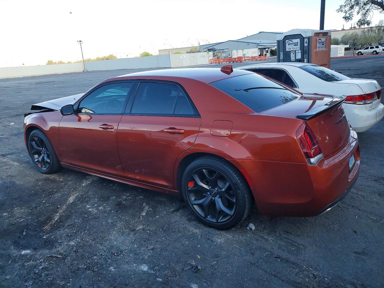 2020 Chrysler 300 Touring - zdjęcie 2