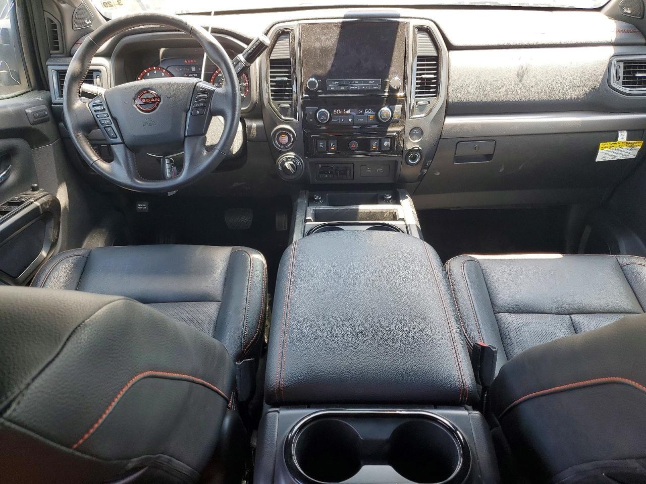 2024 Nissan Titan Pro-4X - zdjęcie 8