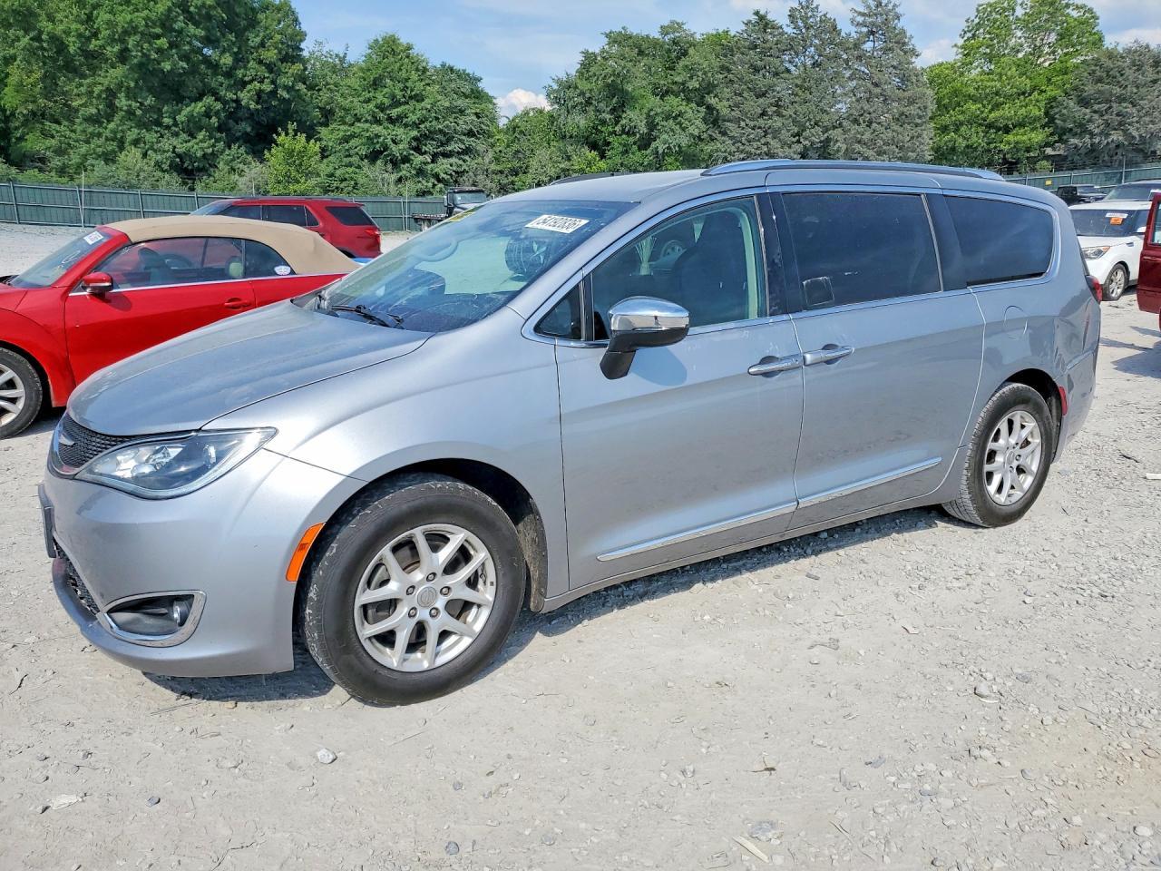 2020 Chrysler Pacifica Touring L - zdjęcie główne