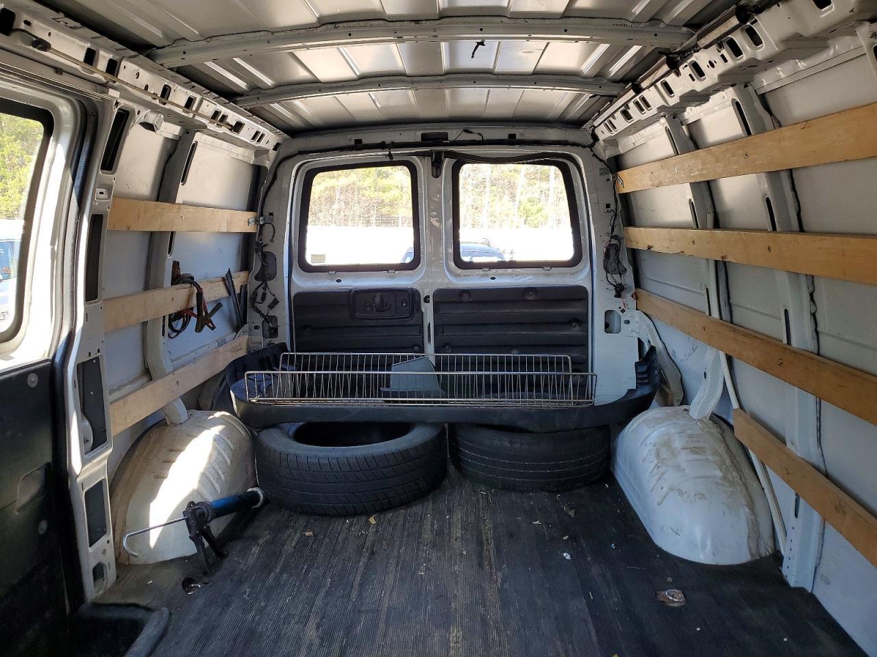 2018 GMC Savana G2500 - zdjęcie 10