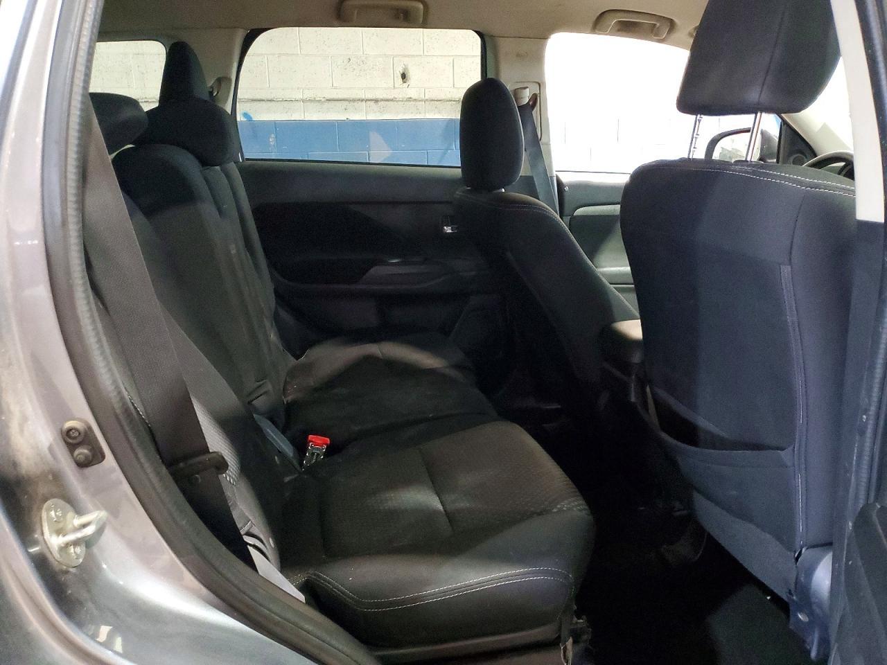 2016 Mitsubishi Outlander Se - zdjęcie 11