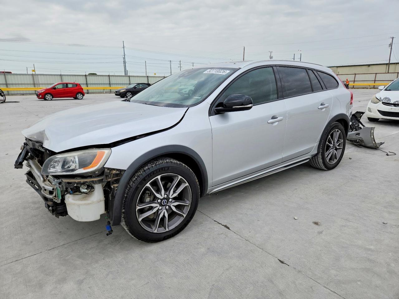 2016 Volvo V60 Cross Country Platinum - zdjęcie główne