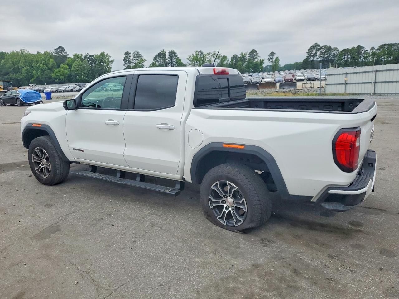 2025 GMC Canyon At4 - zdjęcie 2