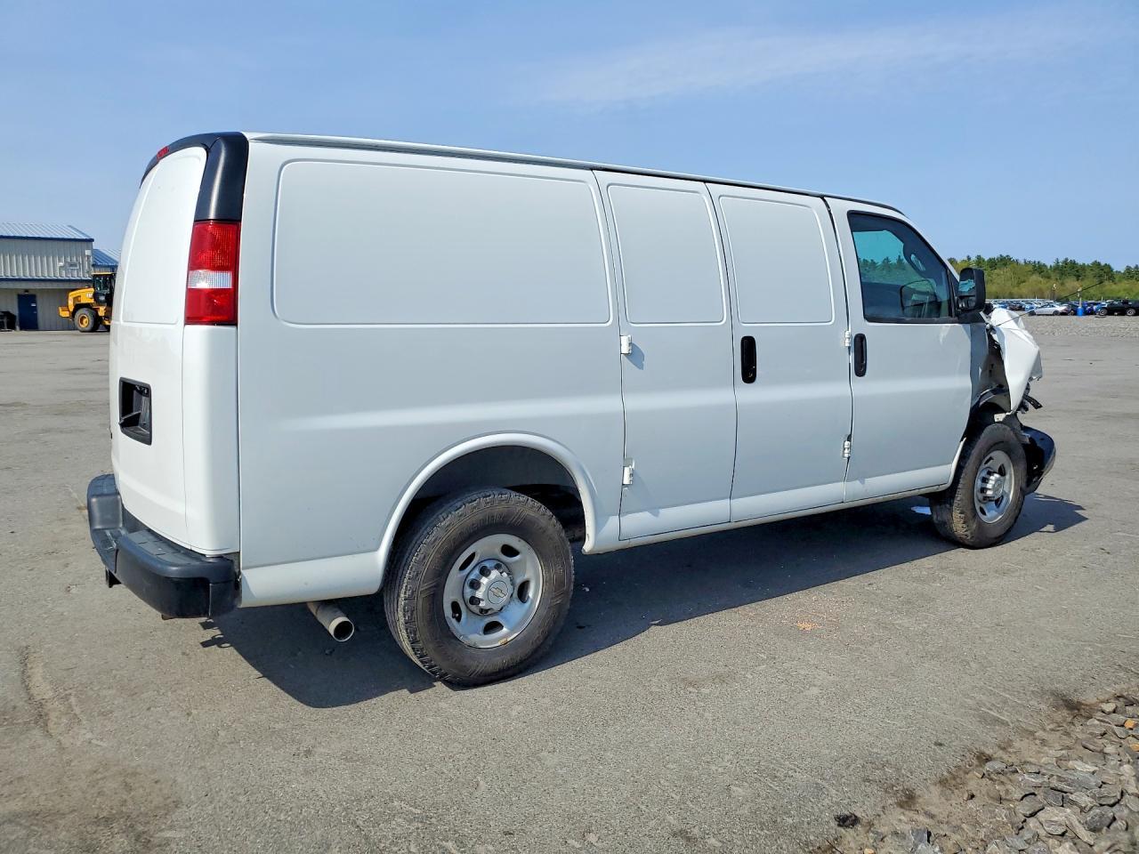 2022 Chevrolet Express G2500 - zdjęcie 3