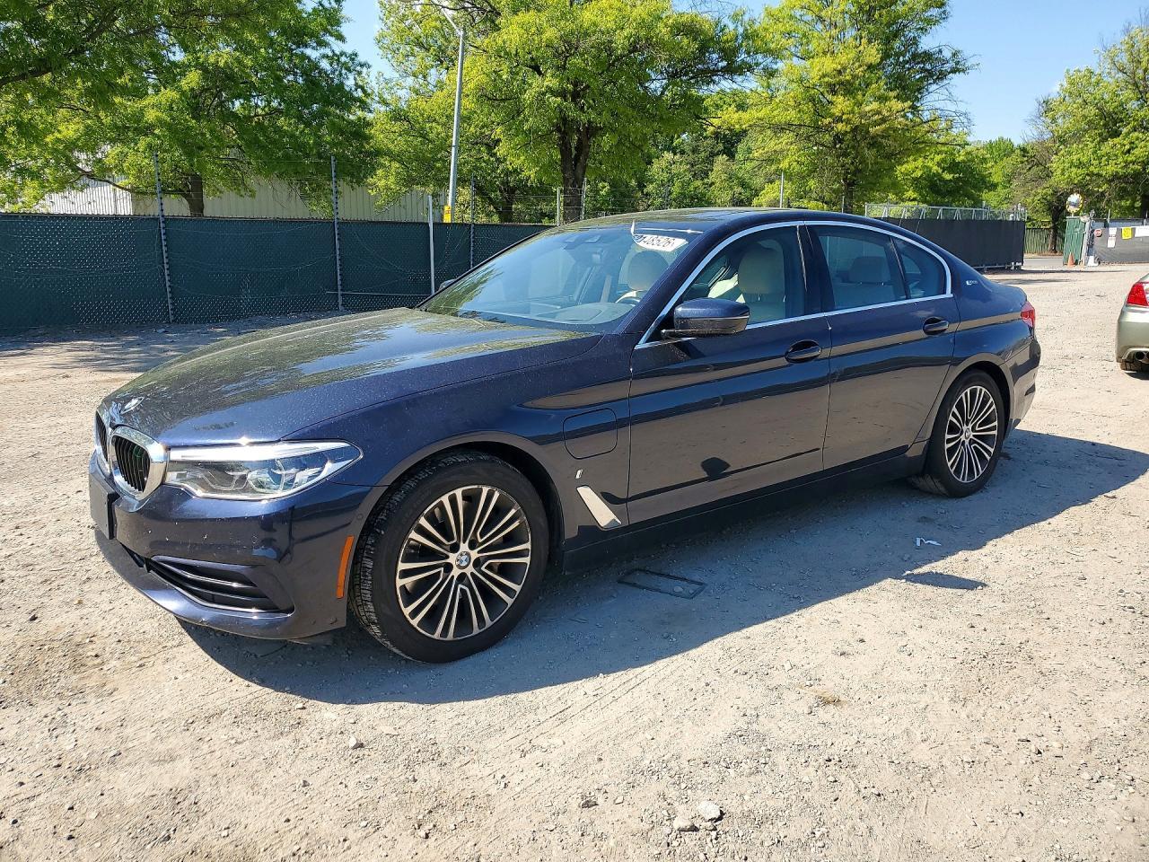 2019 BMW Seria 5 530e - zdjęcie główne