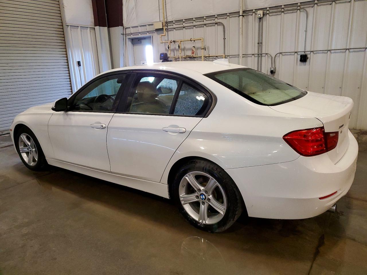 2014 BMW 320 I xDrive - zdjęcie 2