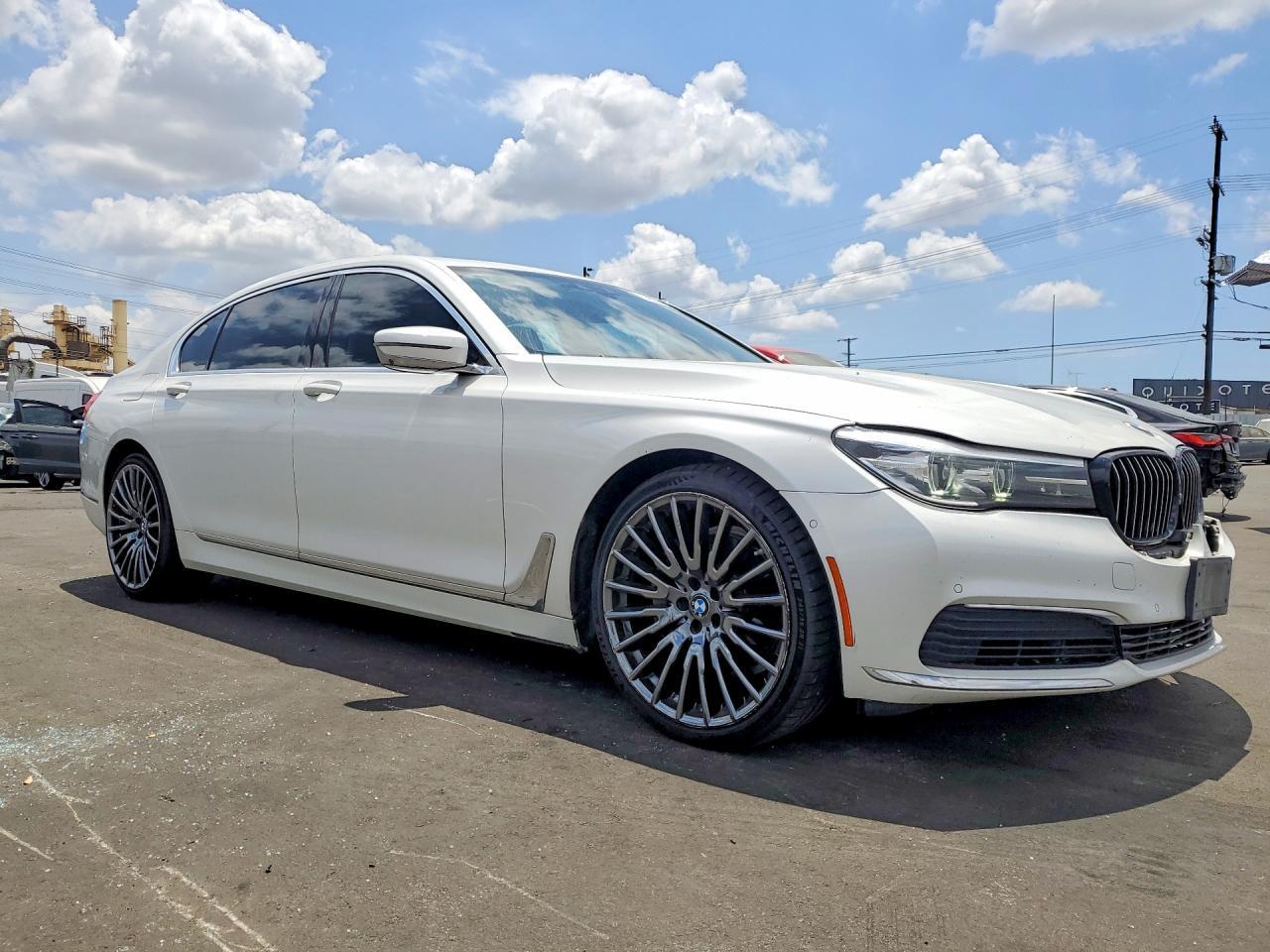2019 BMW 740 I - zdjęcie 4