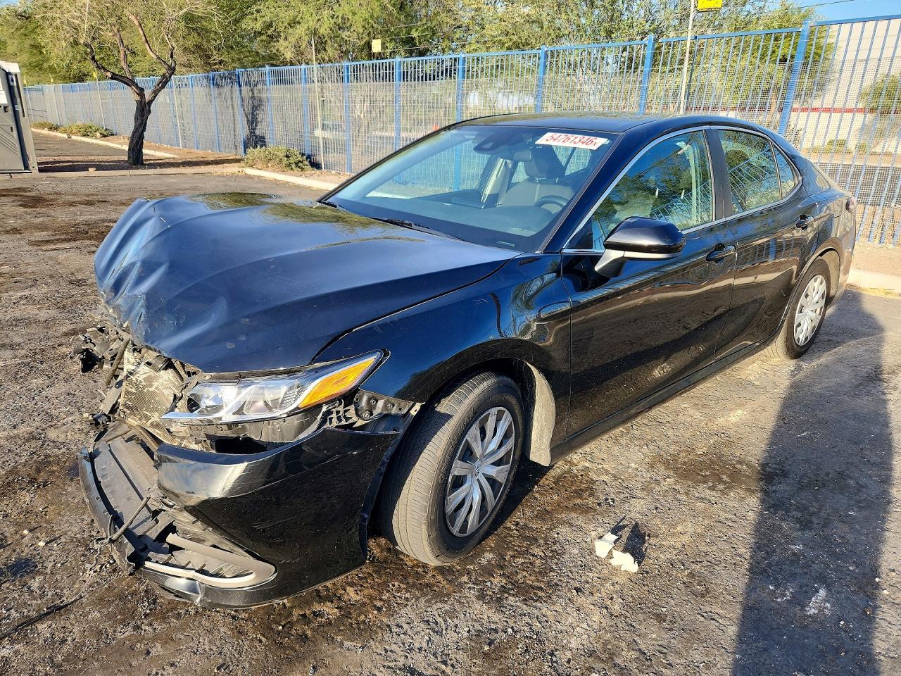 2022 Toyota Camry Le - zdjęcie główne