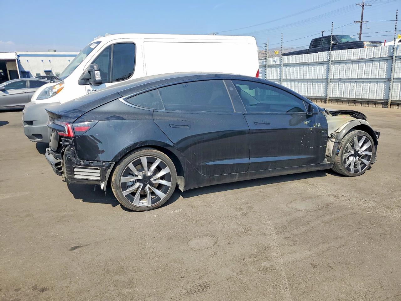 2024 Tesla Model 3 - zdjęcie 3