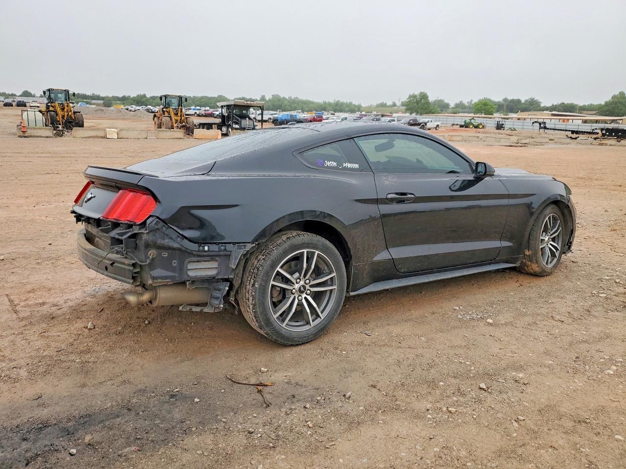 2017 Ford Mustang - zdjęcie 3
