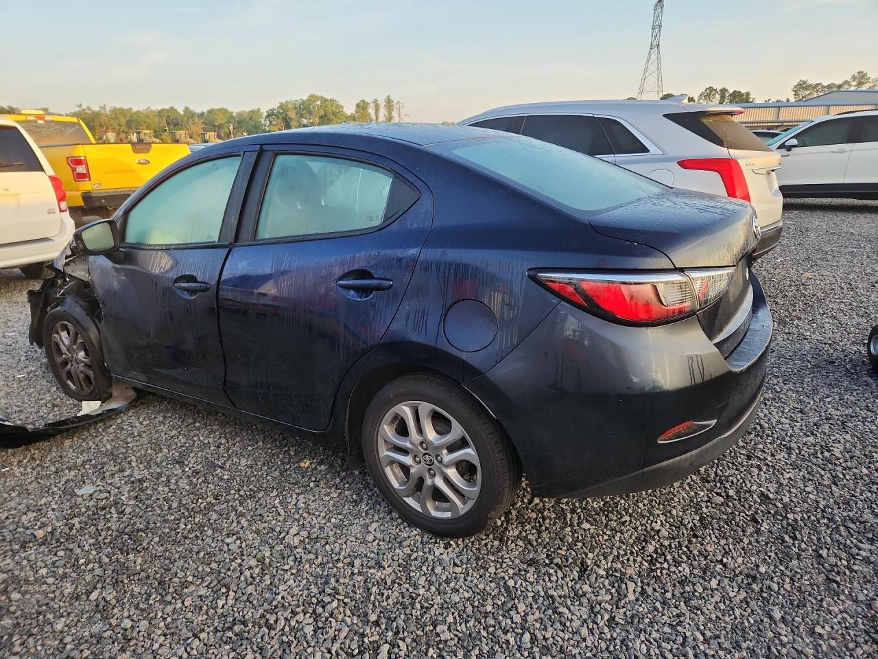 2018 Toyota Yaris Ia Base - zdjęcie 2