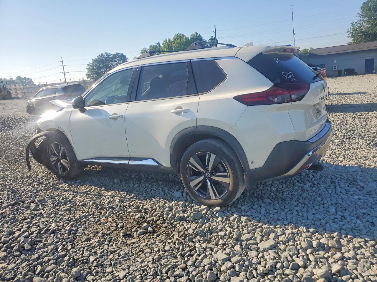 2021 Nissan Rogue Platinum - zdjęcie 2