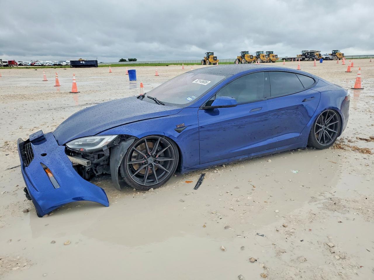 2021 Tesla Model S - zdjęcie główne