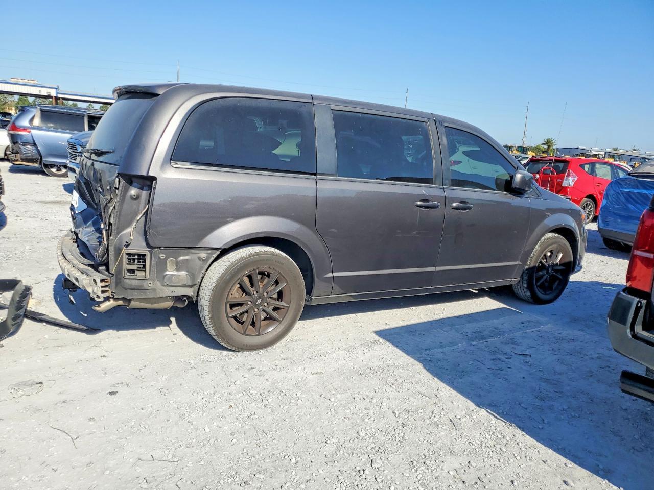 2020 Dodge Grand Caravan Gt - zdjęcie 3