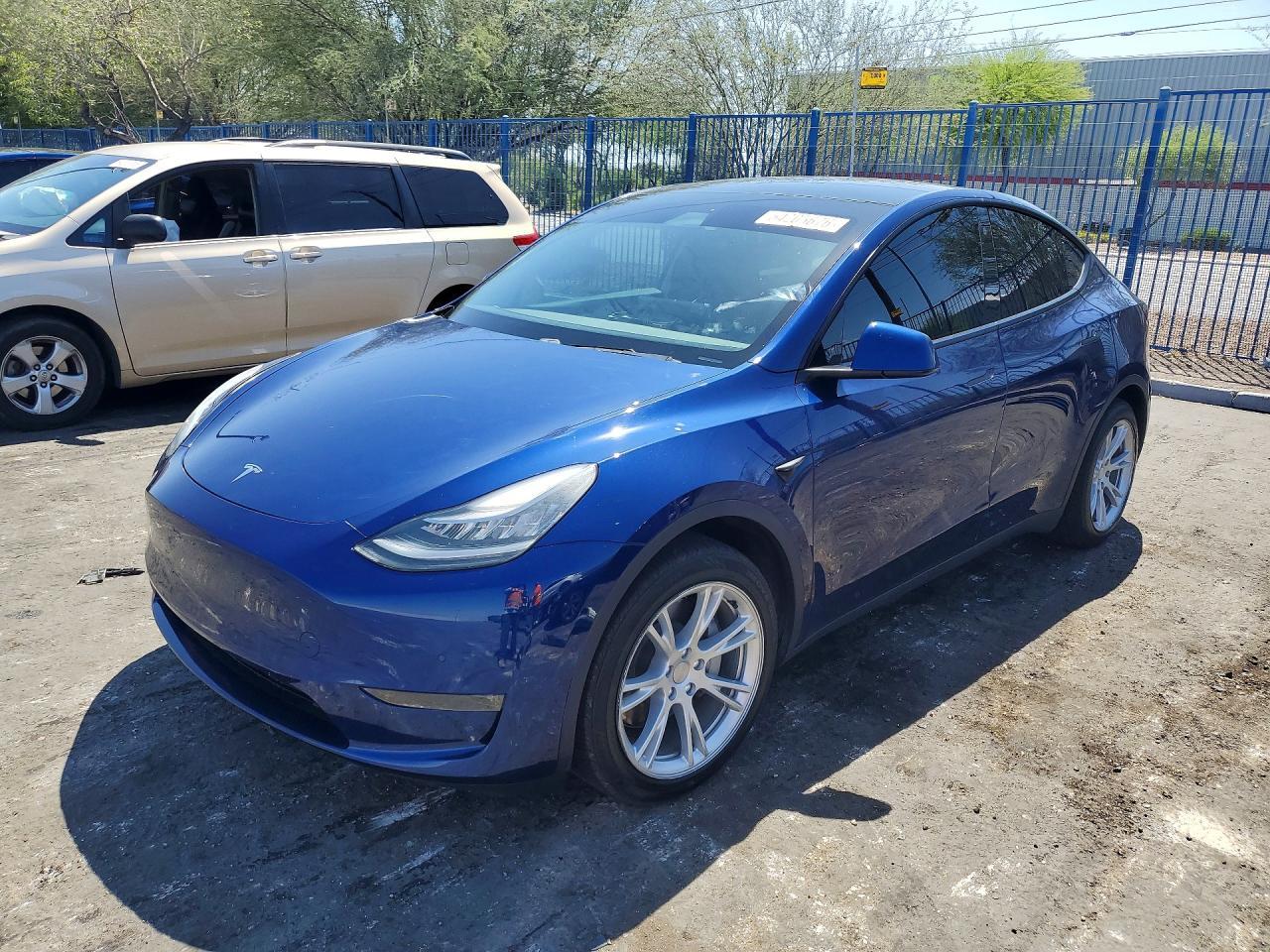 2020 Tesla Model Y - zdjęcie główne