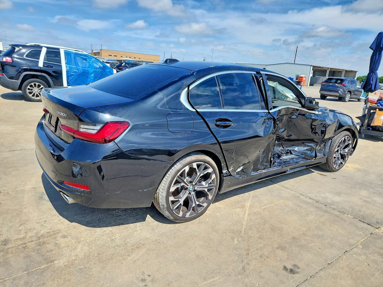 2025 BMW 330I - zdjęcie 3