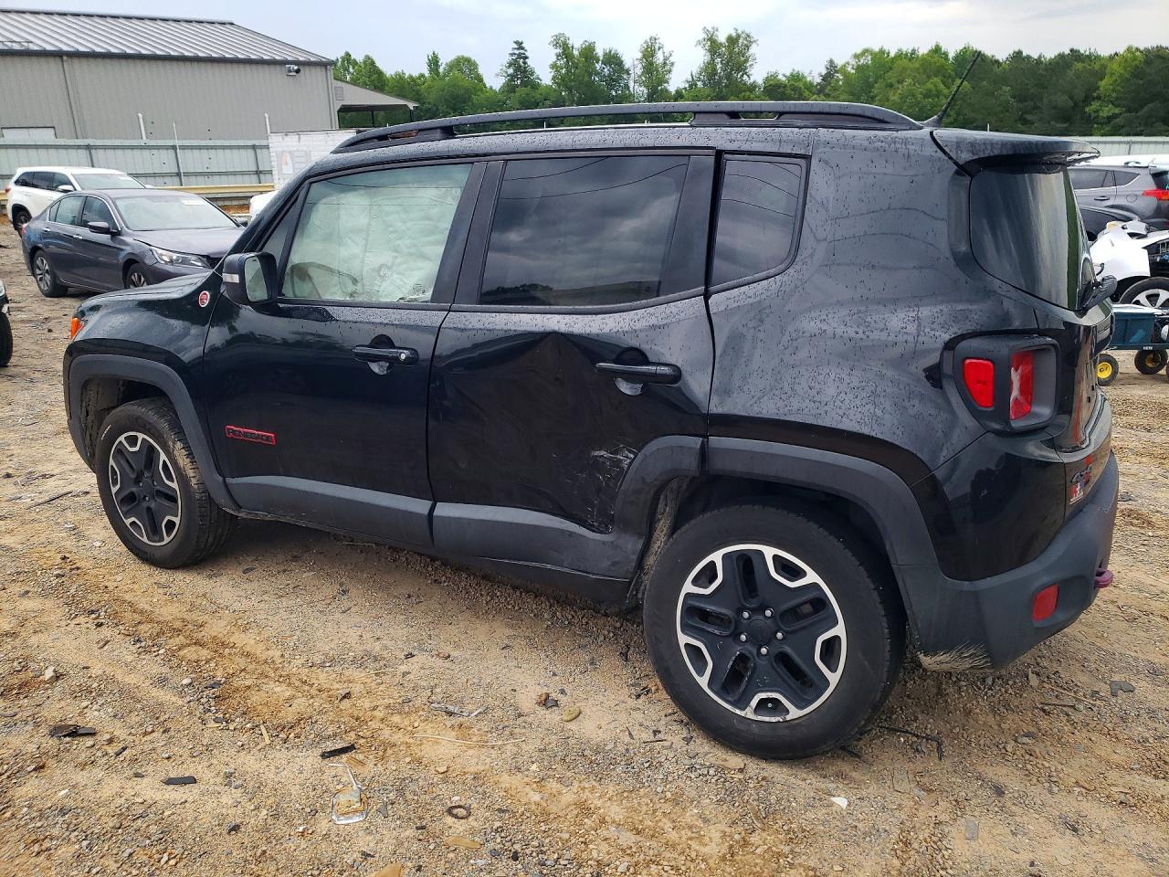2017 Jeep Renegade Trailhawk - zdjęcie 2