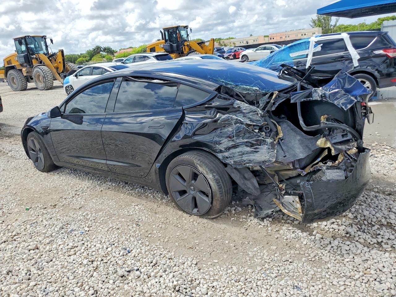 2023 Tesla Model 3 - zdjęcie 2