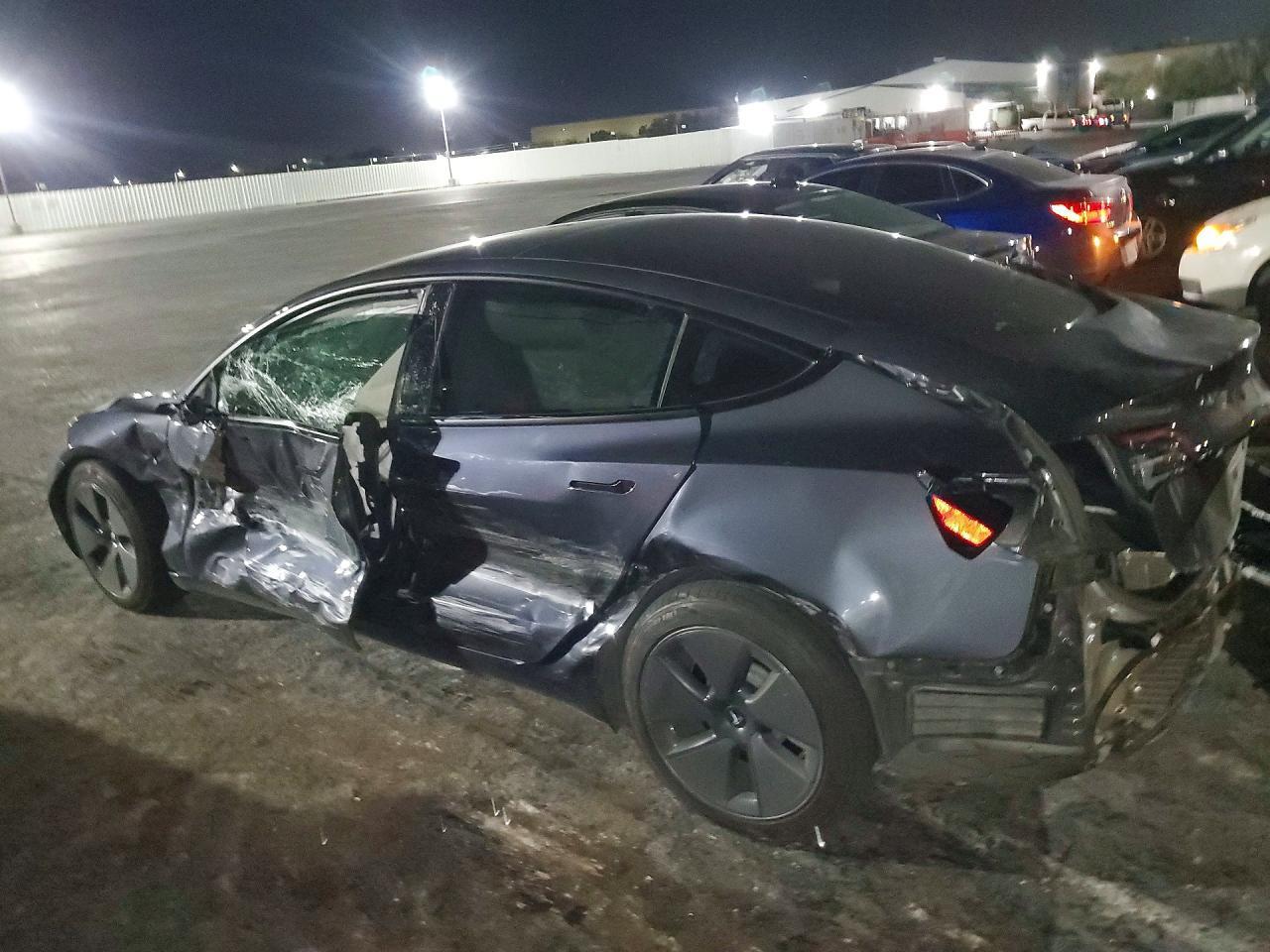 2023 Tesla Model 3 - zdjęcie 2