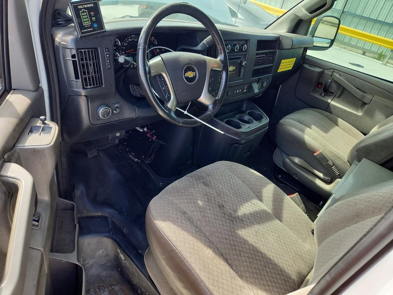2017 Chev Express G3500 - zdjęcie 8