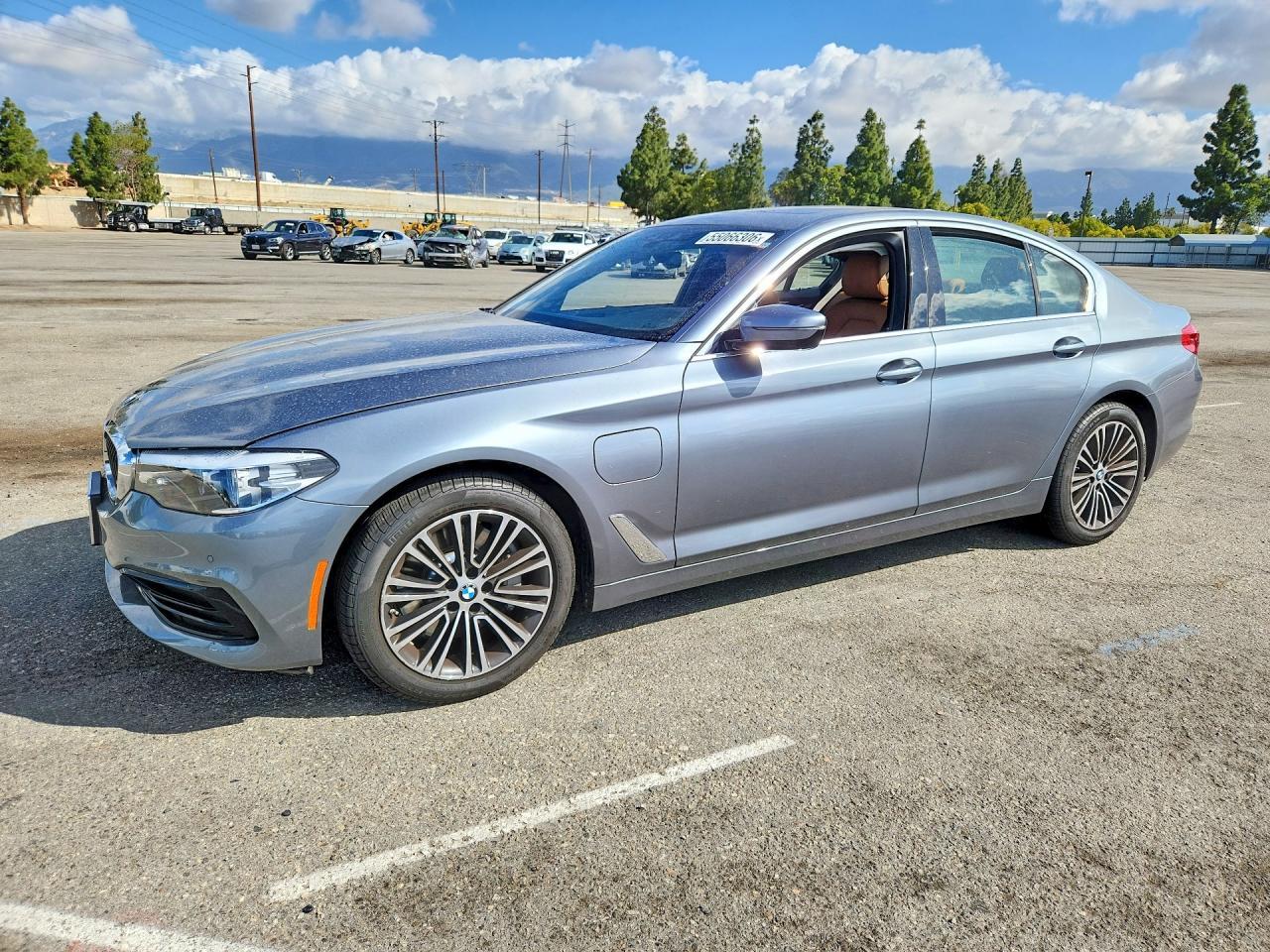 2020 BMW 530E - zdjęcie główne
