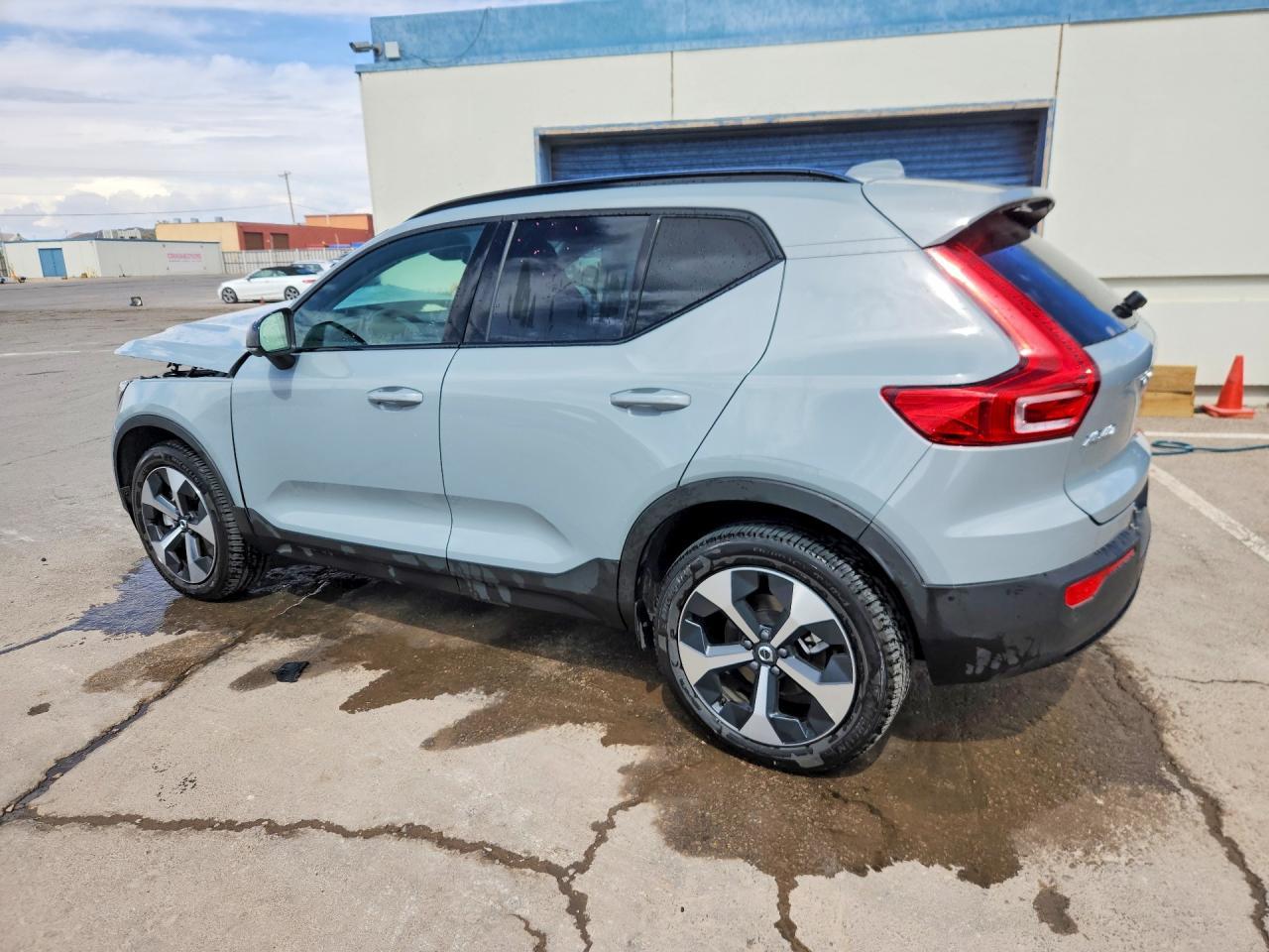 Volvo XC40 - zdjęcie 2