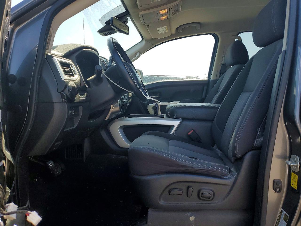 2021 Nissan Titan Sv - zdjęcie 7