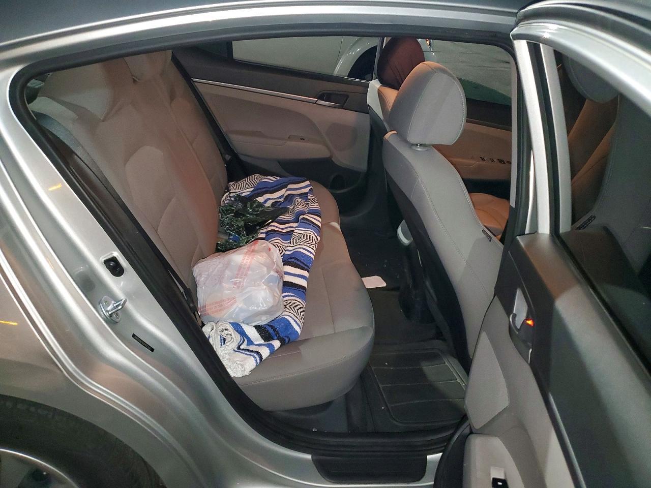 2018 Hyundai Elantra Se - zdjęcie 11