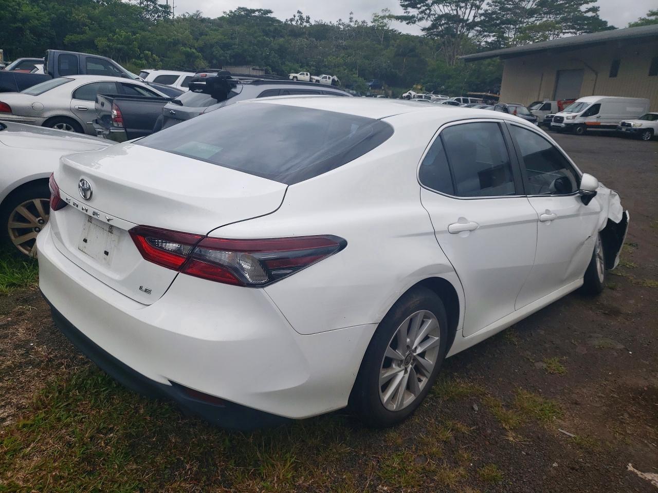 2023 Toyota Camry Le - zdjęcie 3