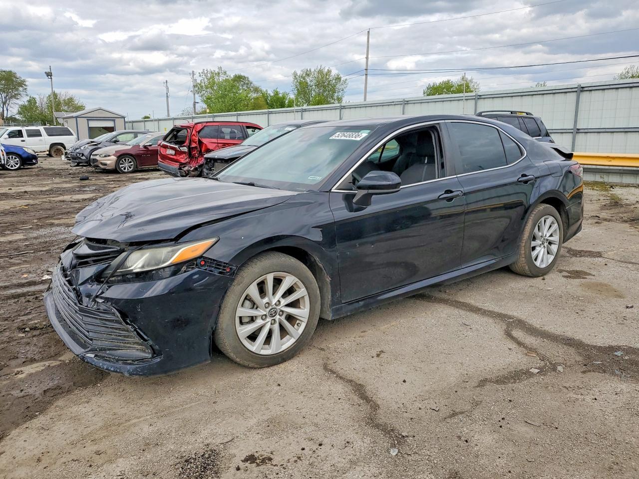 2022 Toyota Camry Le - zdjęcie główne