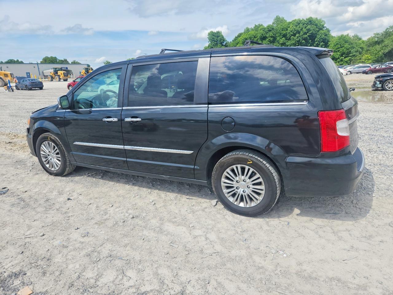 2014 Chrysler Town & Country Touring L - zdjęcie 2