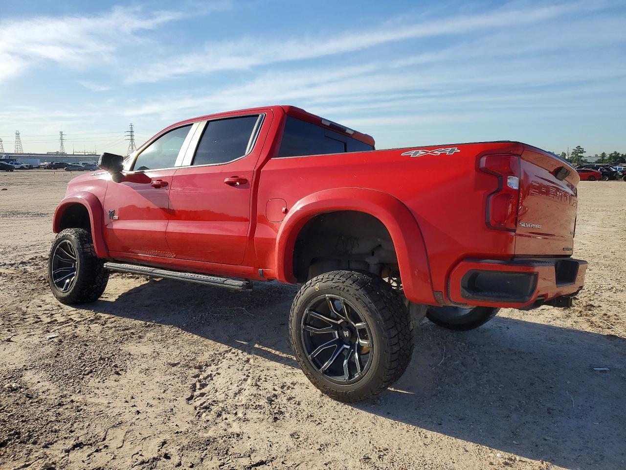 2021 Chevrolet Silverado K1500 Rst - zdjęcie 2