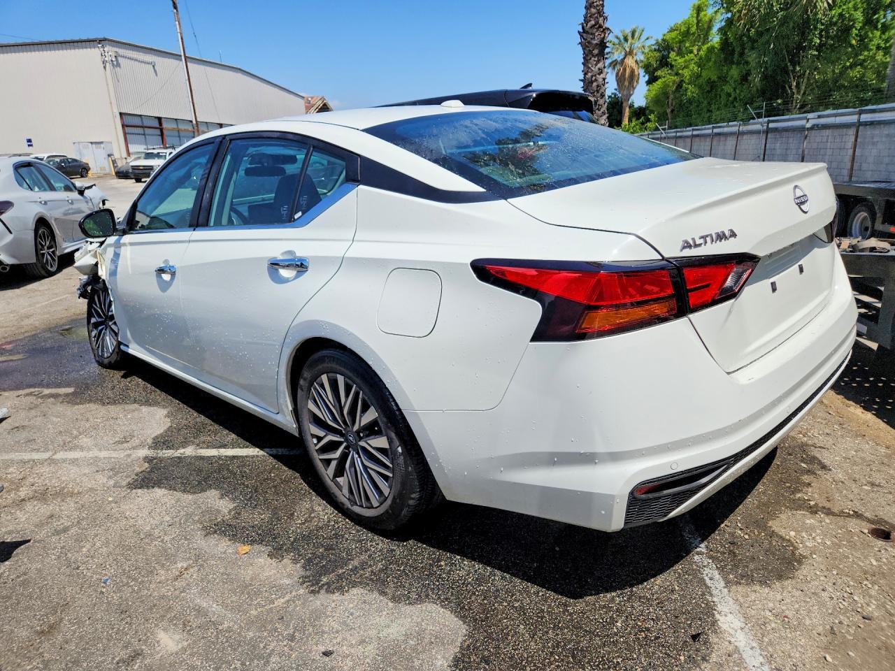 2025 Nissan Altima Sv - zdjęcie 2