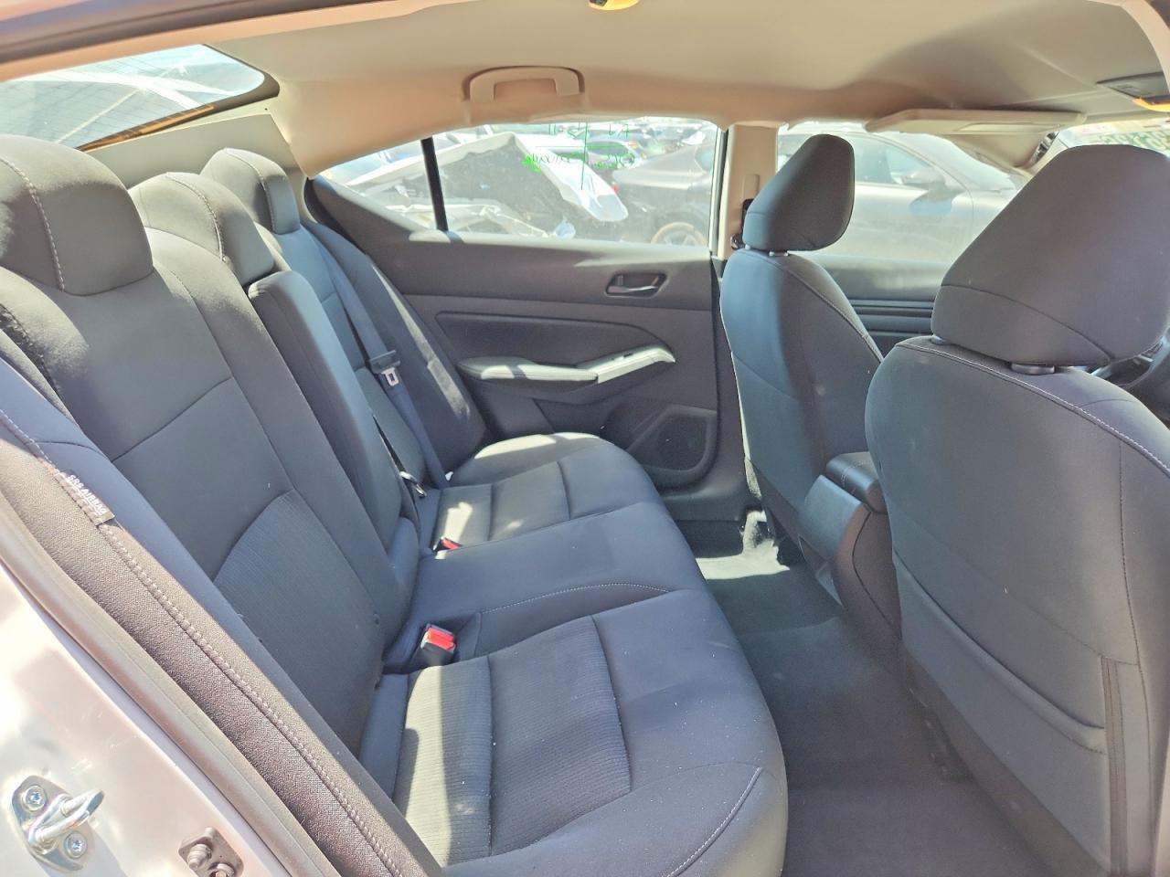 2025 Nissan Altima Sv - zdjęcie 10