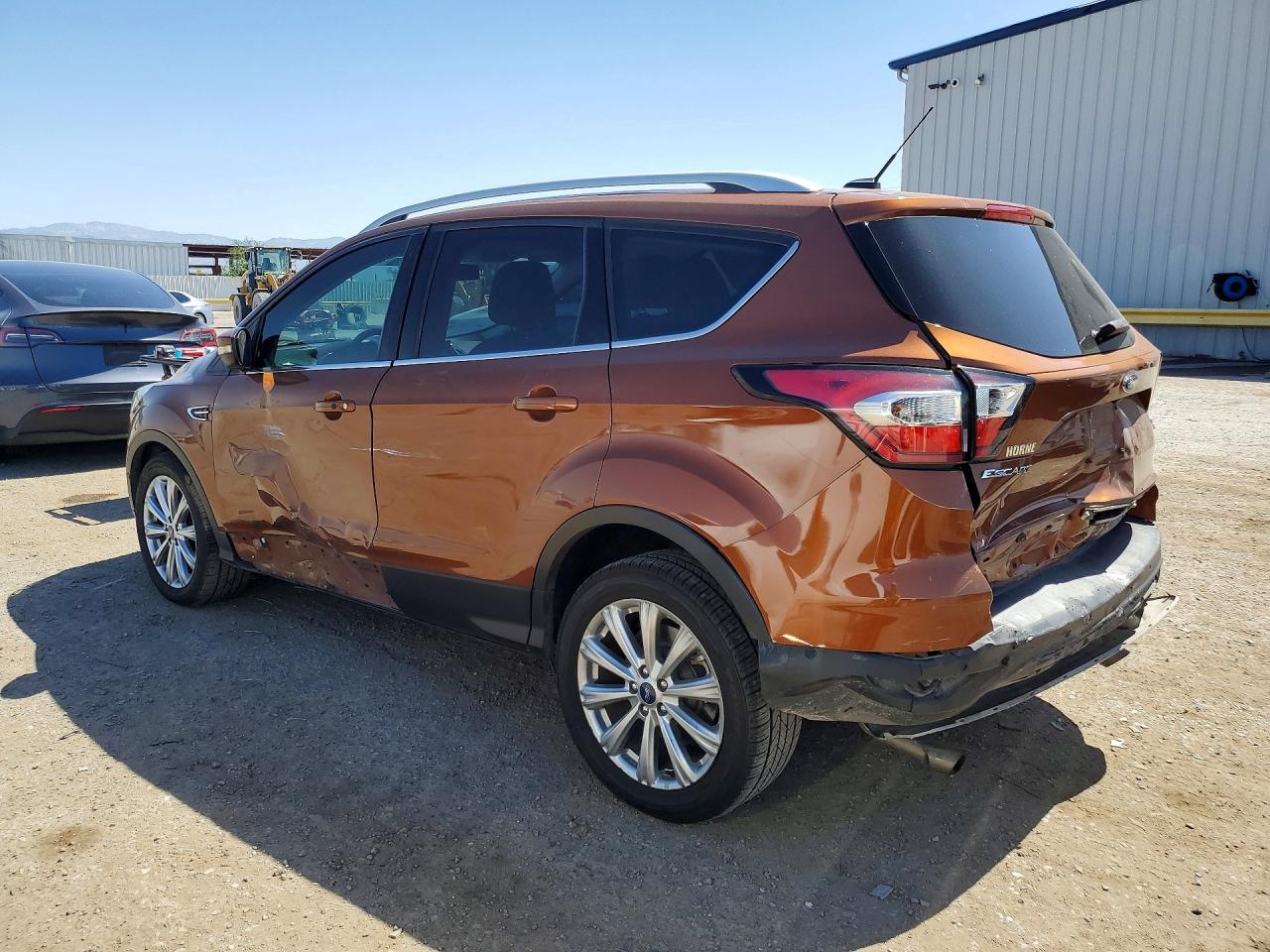 2017 Ford Escape Titanium - zdjęcie 2