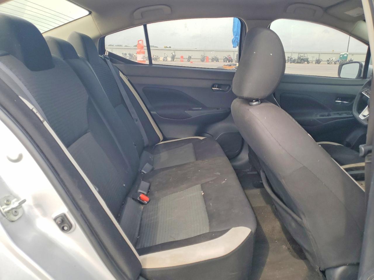 2021 Nissan Versa Sv - zdjęcie 10