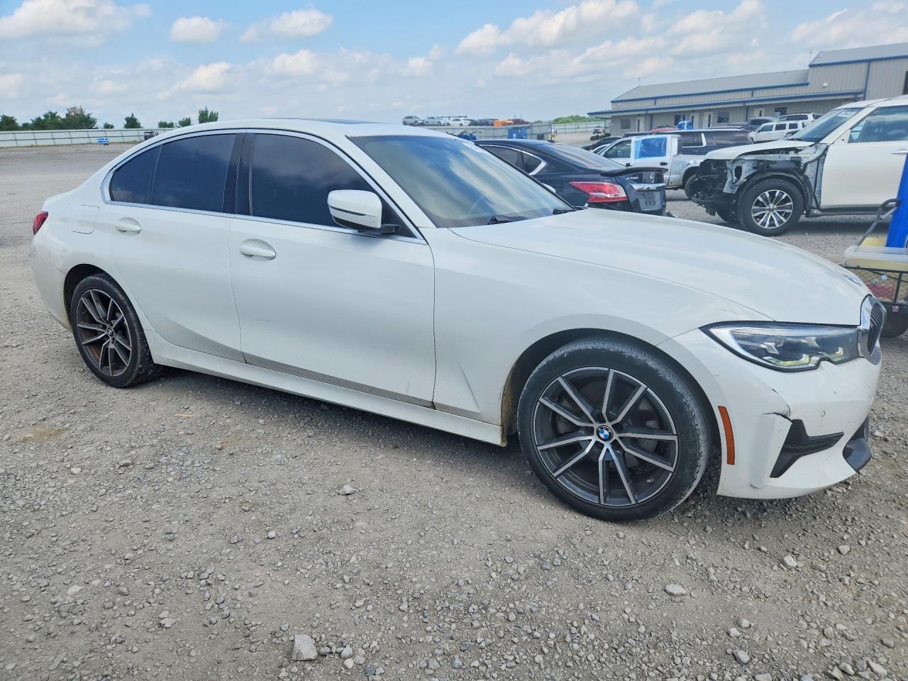 2020 BMW 330Xi - zdjęcie 4