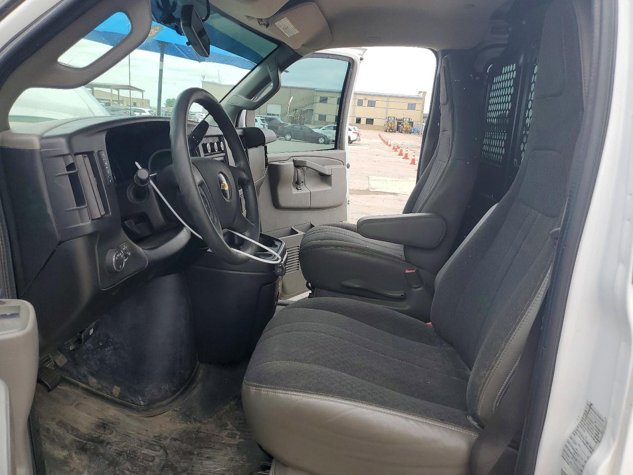 2020 Chevrolet Express G2500 - zdjęcie 7