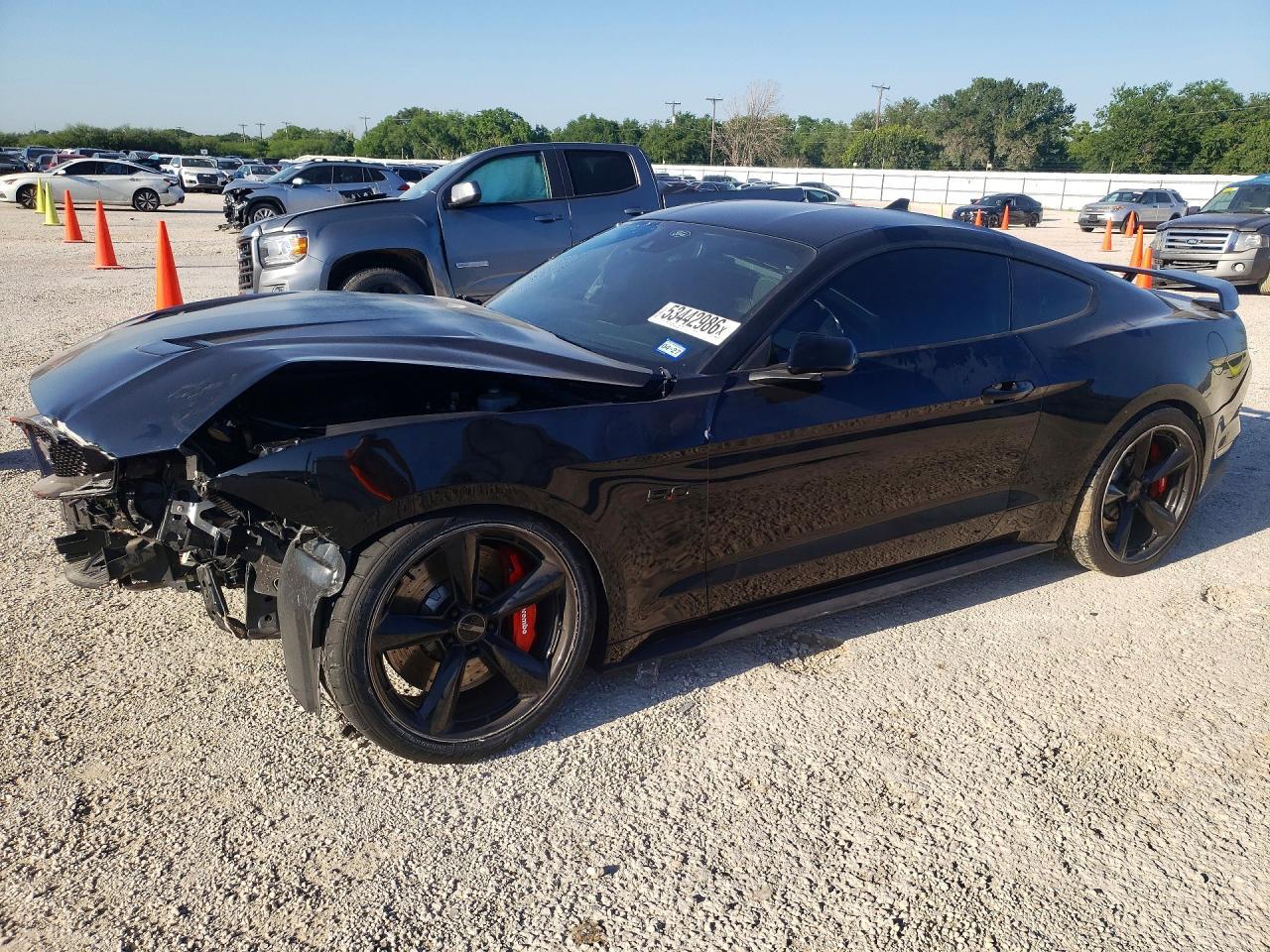2021 Ford Mustang Gt - zdjęcie główne