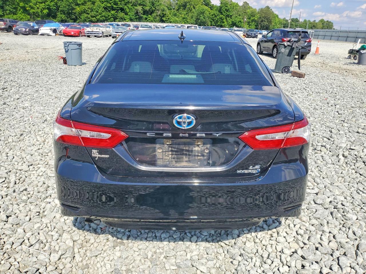 2020 Toyota Camry Le - zdjęcie 6