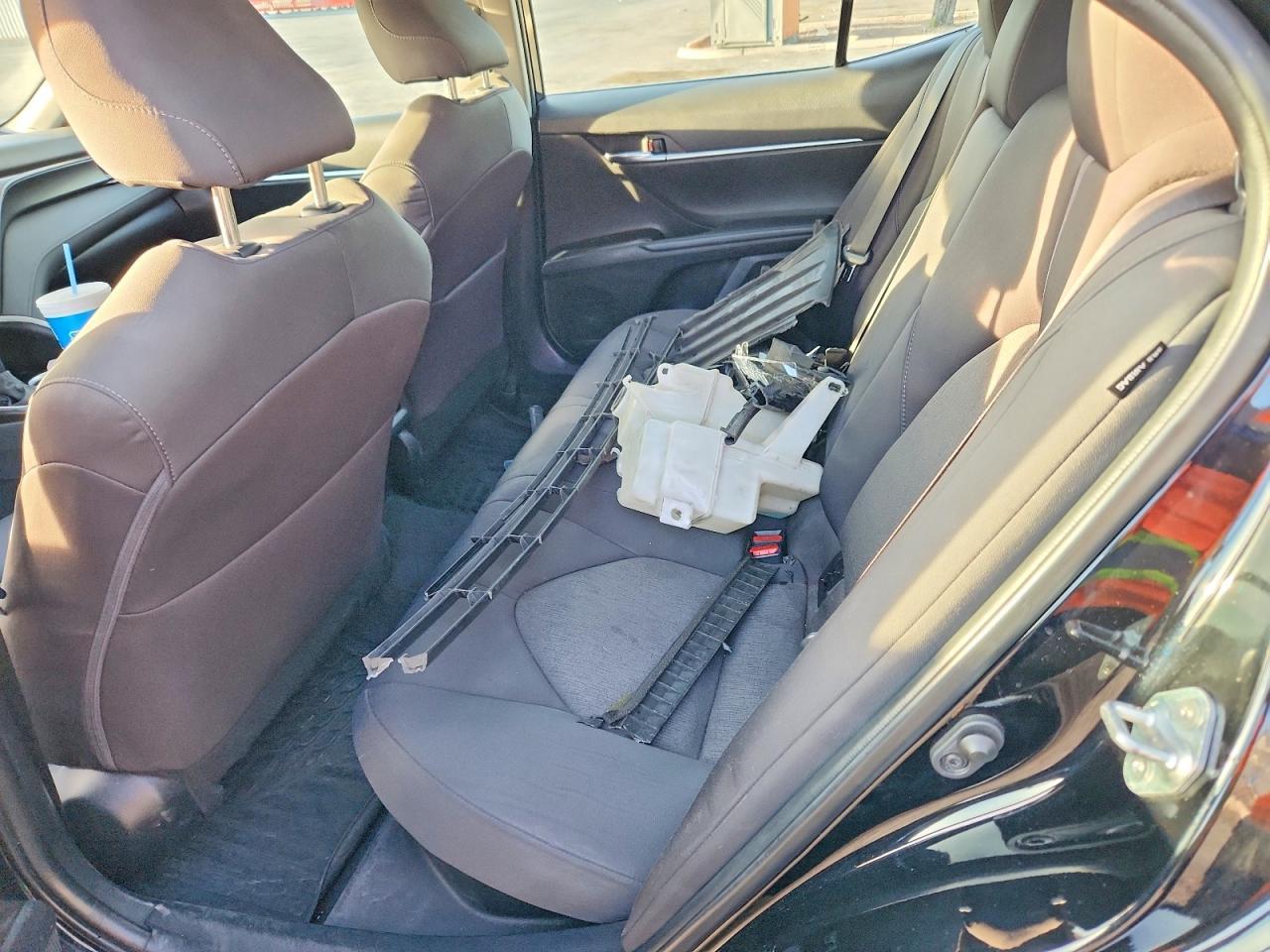 2022 Toyota Camry Le - zdjęcie 10