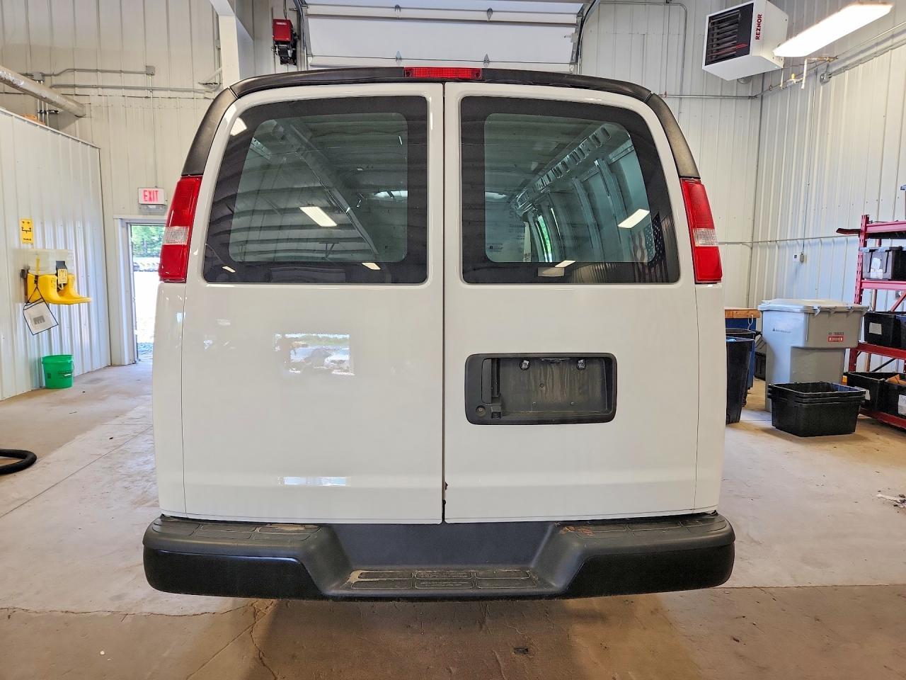 2024 Chevrolet Express G2500 - zdjęcie 6