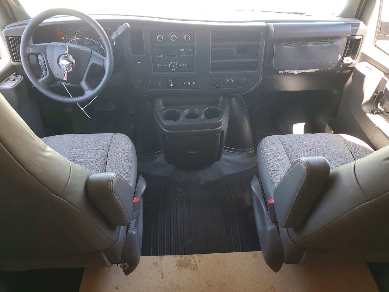 2020 Chevrolet Express G2500 - zdjęcie 8