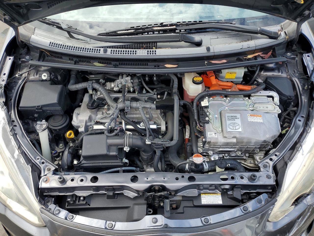 2015 Toyota Prius - zdjęcie 11