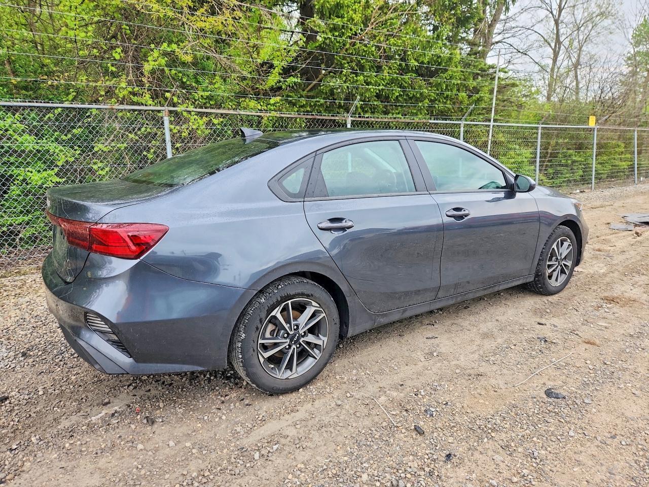 2023 Kia Forte Lxs - zdjęcie 3