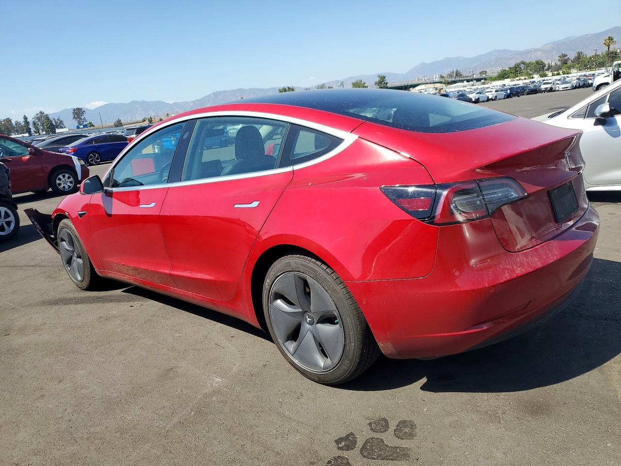 2020 Tesla Model 3 - zdjęcie 2