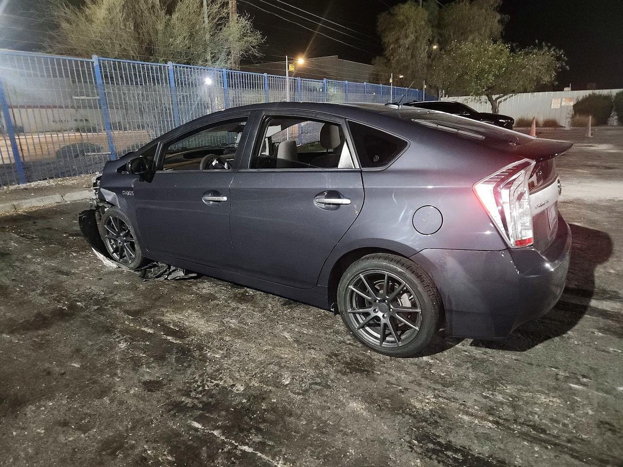 2015 Toyota Prius Plug-In Hybrid Base - zdjęcie 2