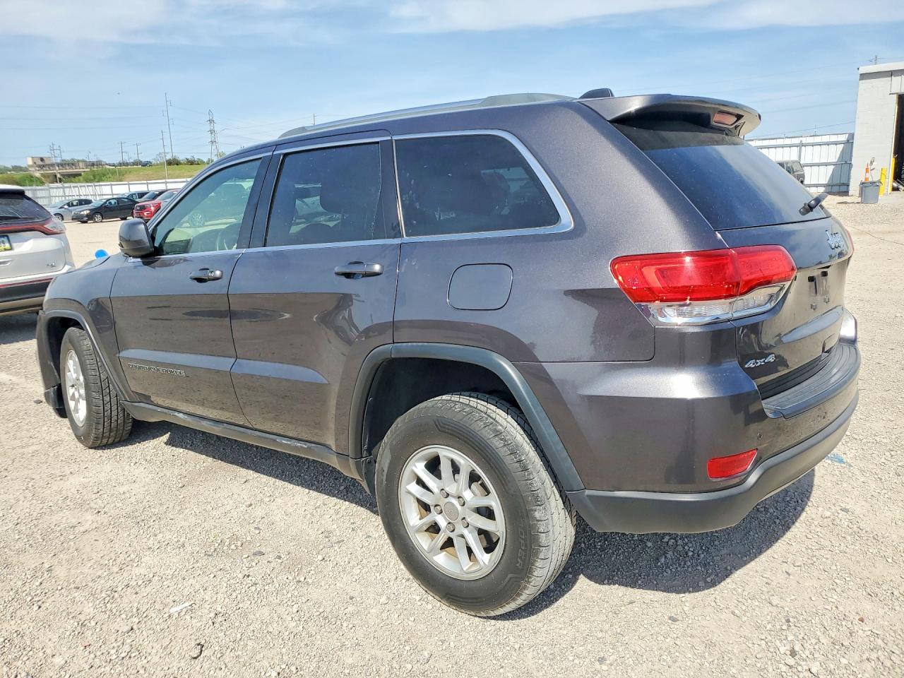 2018 Jeep Grand Cherokee Laredo - zdjęcie 2