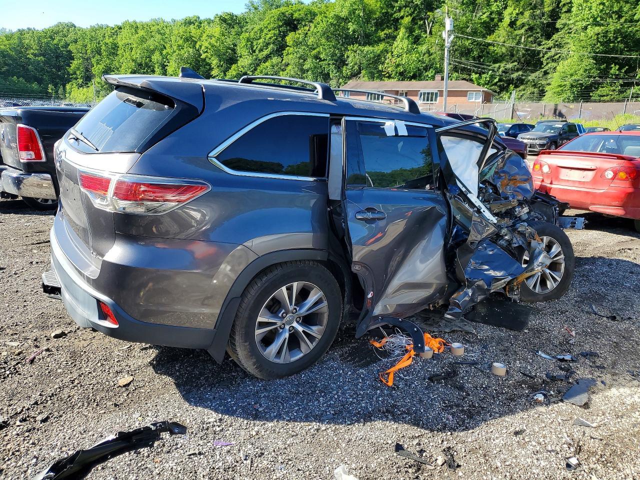 2015 Toyota Highlander Le Plus - zdjęcie 3